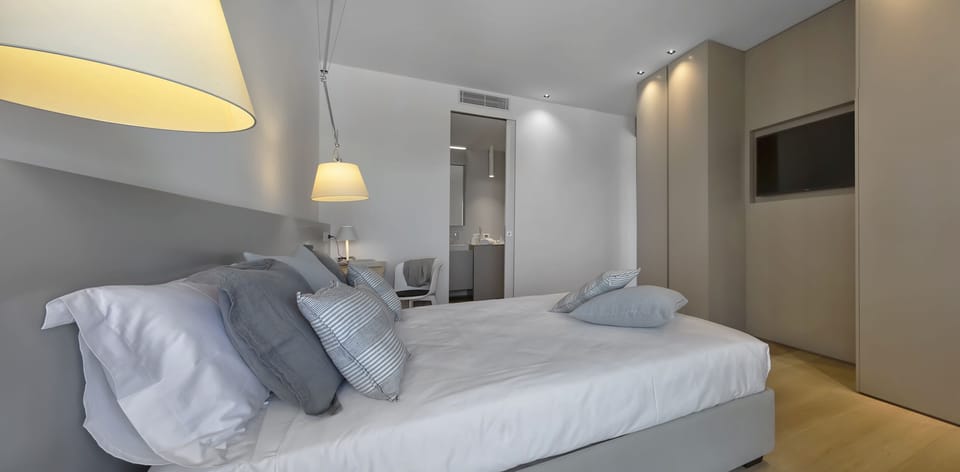Luxury Condo | 1 bedroom, premium bedding, in-room safe, blackout drapes