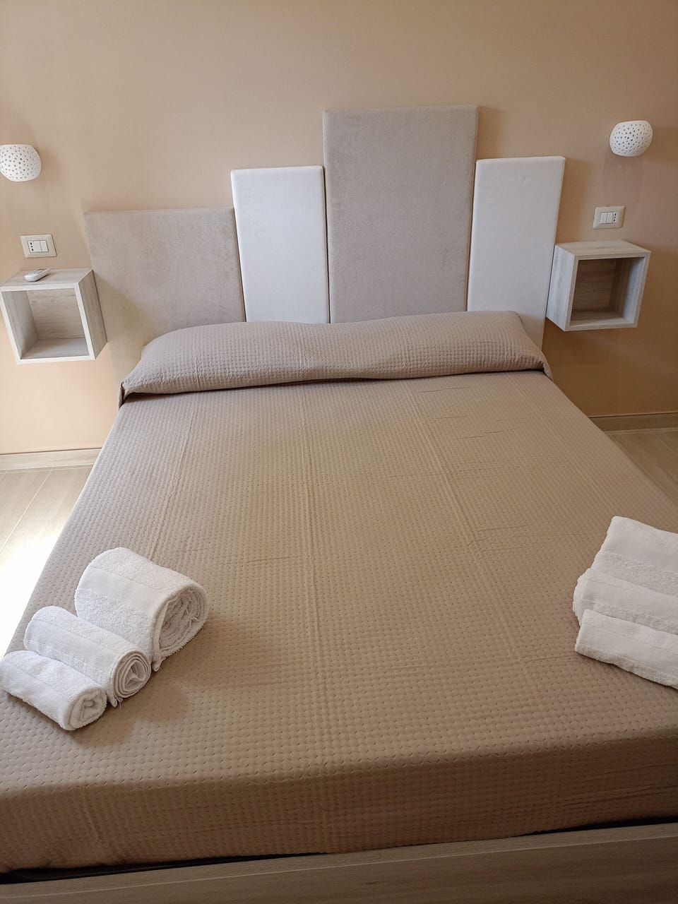 Comfort Double Room, 1 Queen Bed | Desk, soundproofing, free WiFi