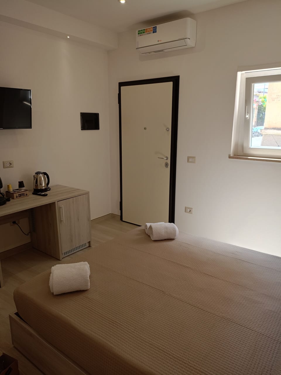 Comfort Double Room, 1 Queen Bed | Desk, soundproofing, free WiFi