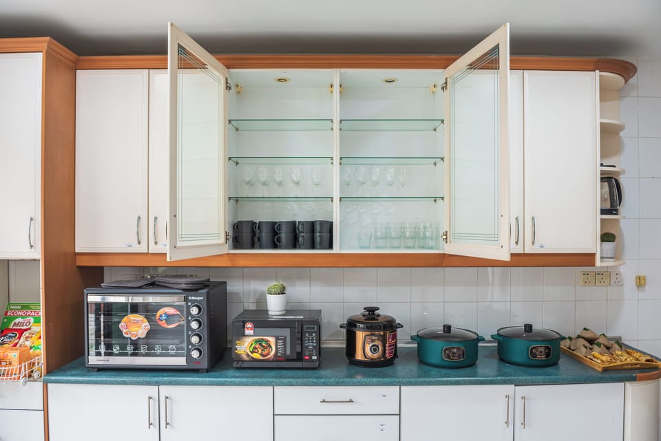 Luxury Villa | Private kitchen | Fridge, microwave, oven, stovetop