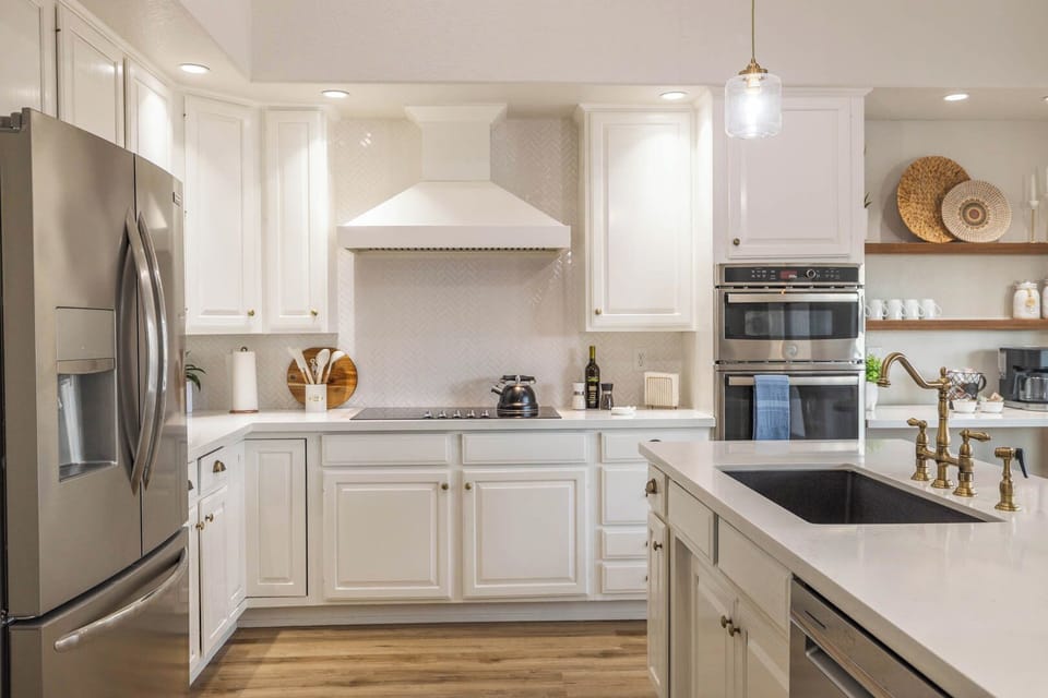 Fully stocked chef's kitchen w/everything you need for family meals
