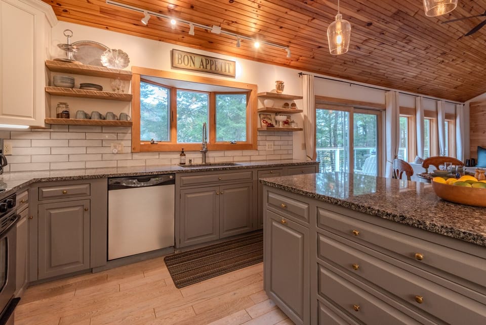 No need to worry about space, our modern, spacious kitchen is easy to navigate.