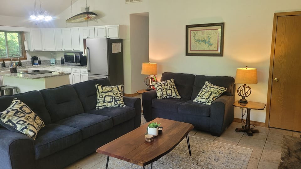 LIVING ROOM (2)