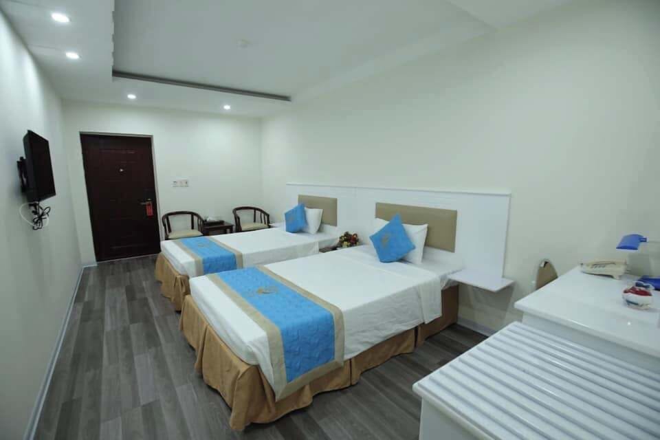 Standard Double or Twin Room | Desk, laptop workspace, blackout drapes, soundproofing