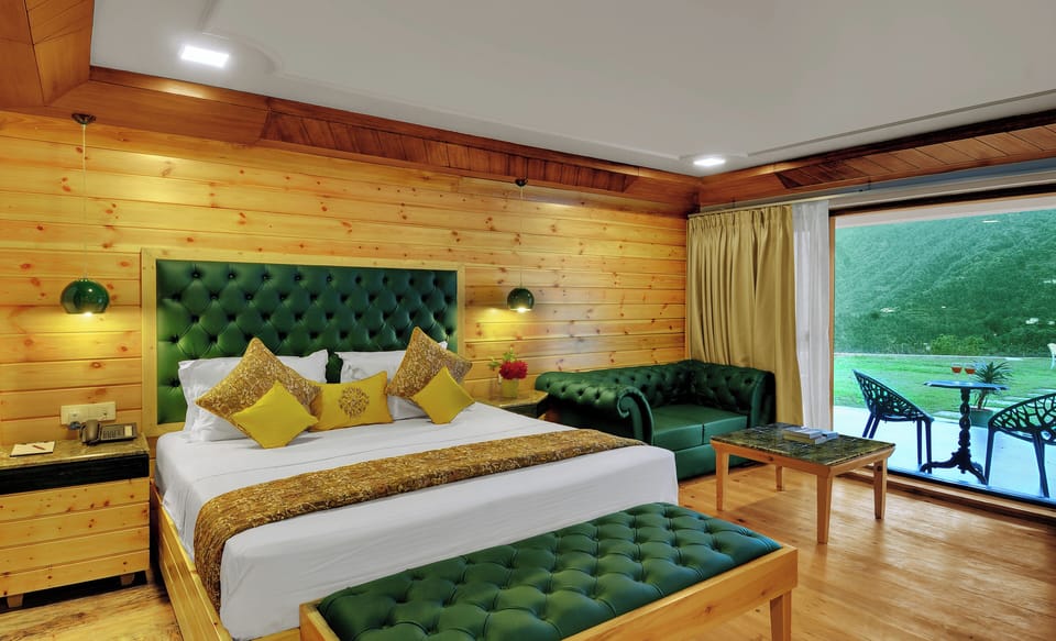 Luxury Room | In-room dining