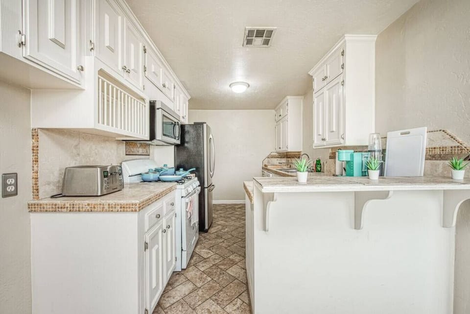 Effortlessly prepare and connect in a bright, thoughtfully designed kitchen.
