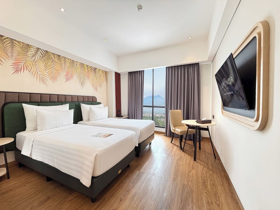 Deluxe Twin Room, Mountain View | Soundproofing, free WiFi