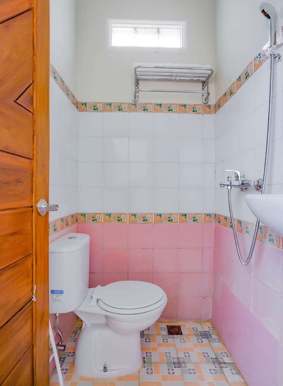 Family Suite | Bathroom | Shower, towels