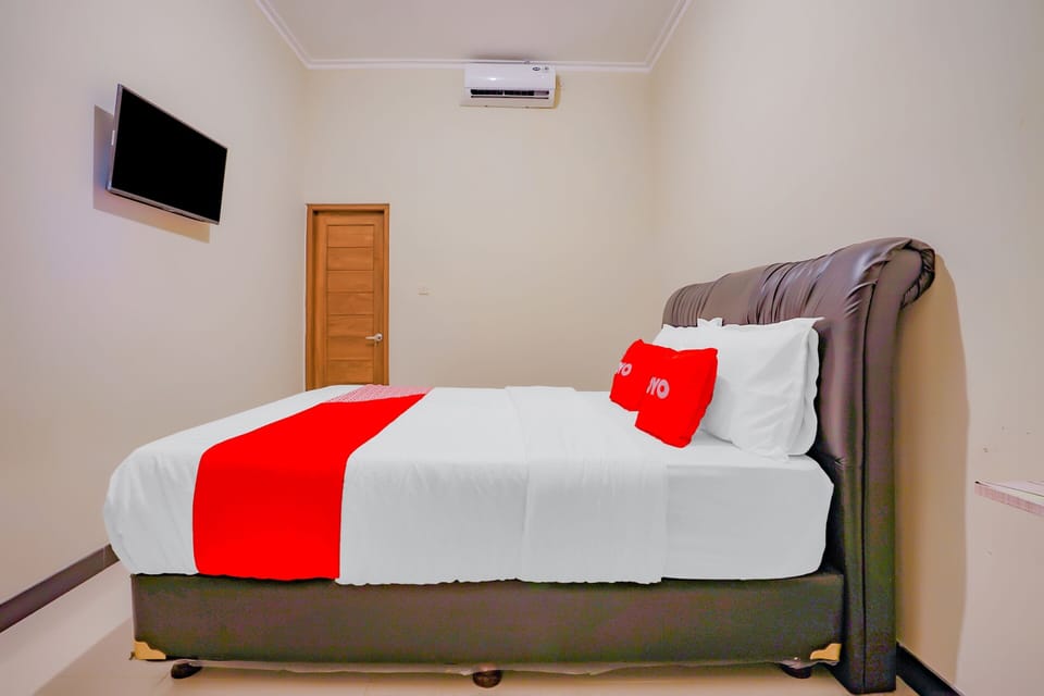 Deluxe Double Room | Laptop workspace, free WiFi, bed sheets