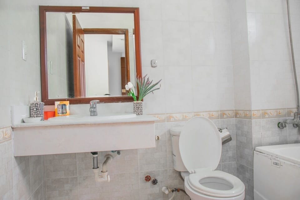 Basic Double Room | Bathroom | Bathtub, deep soaking tub, hair dryer, slippers