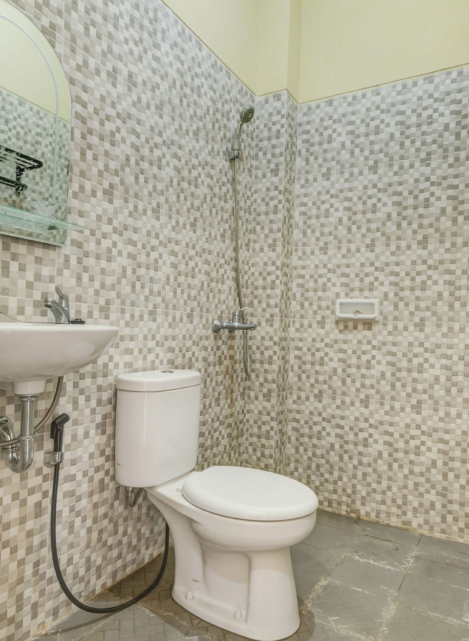 Standard Double Room | Bathroom | Shower, towels