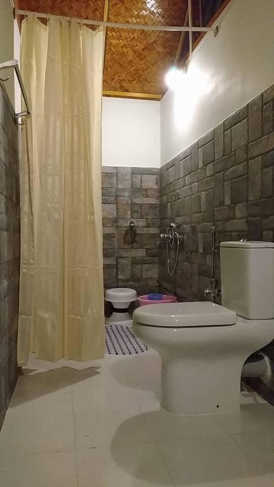 Deluxe Cottage | Bathroom | Free toiletries, bathrobes