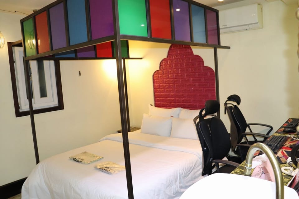 VIP Room | Individually decorated, desk, free WiFi