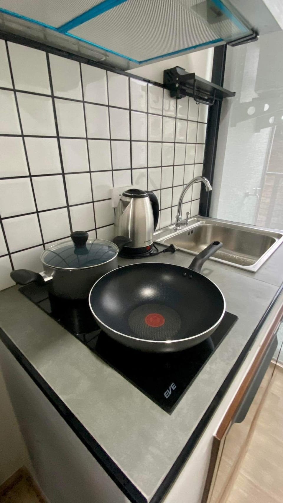 Comfort Apartment, Non Smoking, Kitchen | Private kitchen | Fridge, stovetop, coffee/tea maker, electric kettle