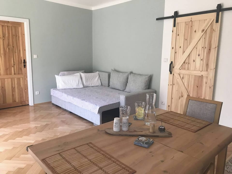 Apartment, 1 Bedroom, Balcony, City View | Dining
