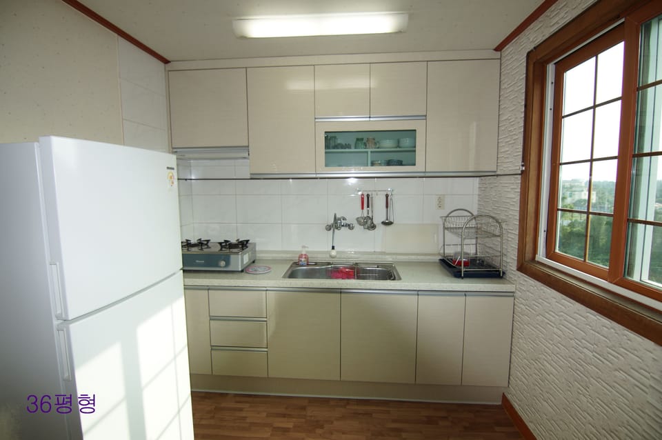 Family Room | Private kitchen | Fridge, electric kettle, rice cooker, cookware/dishes/utensils