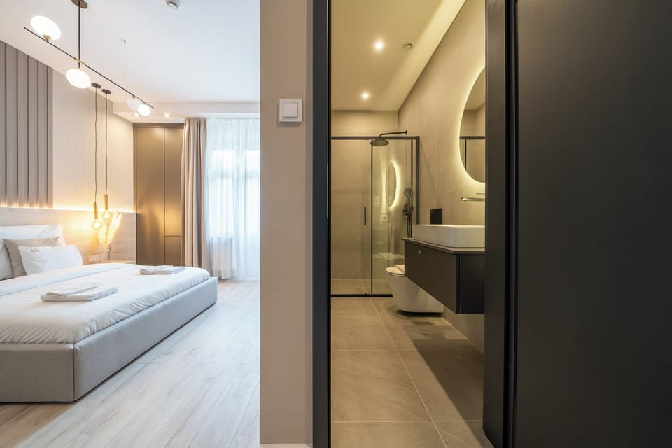 Deluxe Room | Minibar, free WiFi, bed sheets