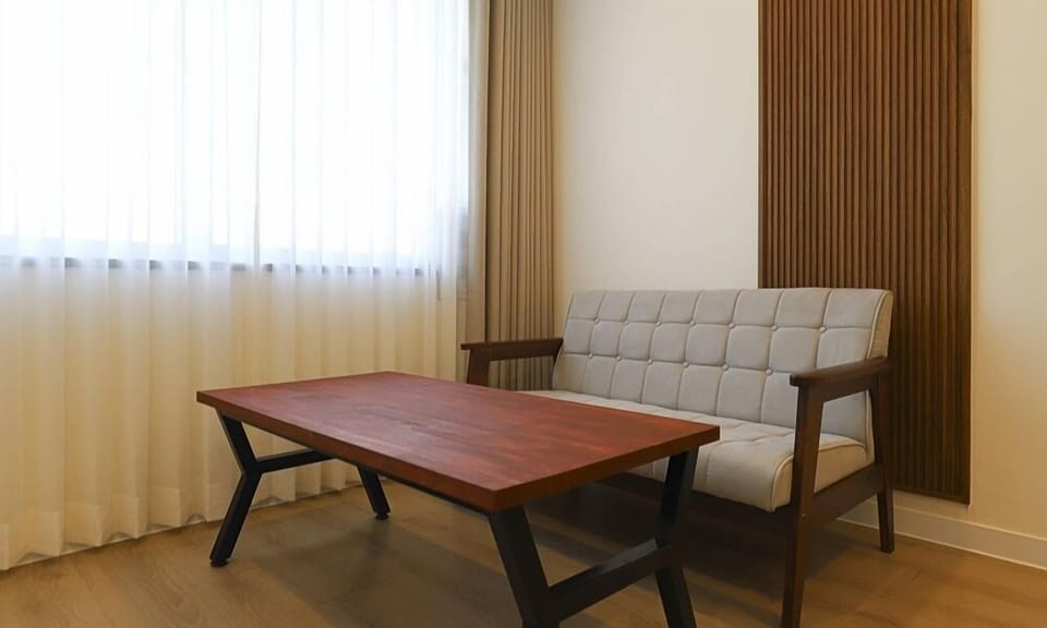 Bay Suite | Individually decorated, individually furnished, free WiFi, bed sheets