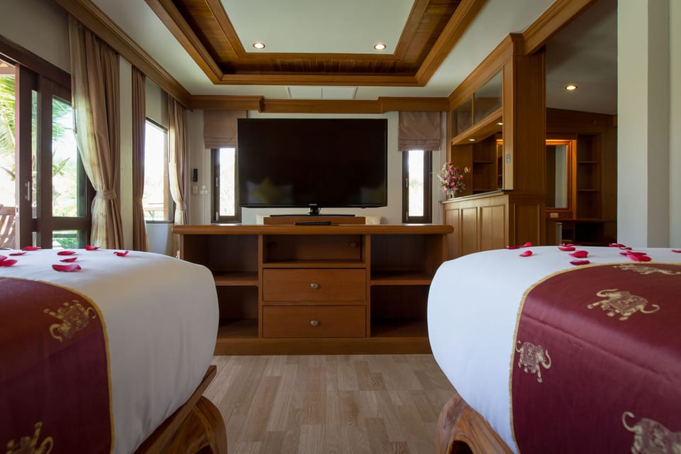 Sunset Pool View Villa | Premium bedding, Tempur-Pedic beds, minibar, in-room safe