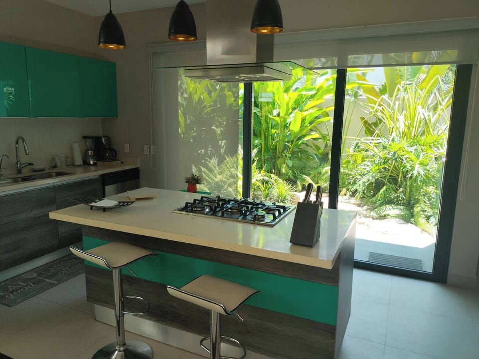 House, 3 Bedrooms, Smoking, Balcony | Private kitchen