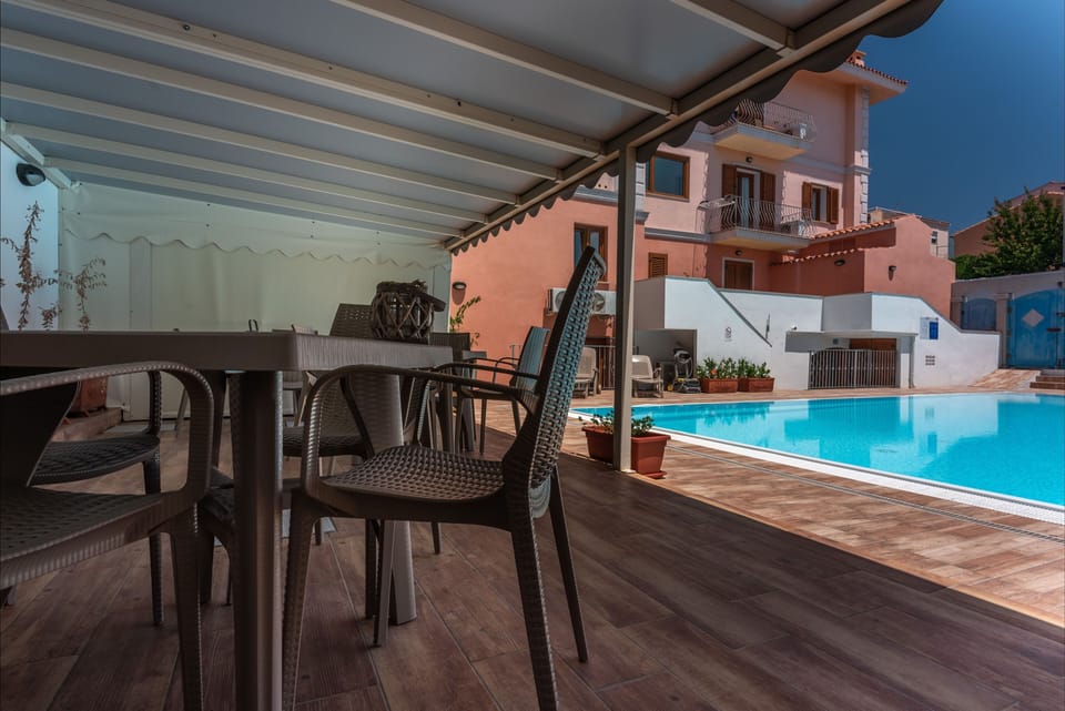 Apartment, Balcony | Outdoor dining