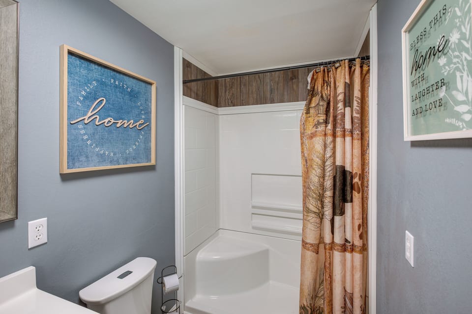 En-Suite Bathroom | Complimentary Toiletries