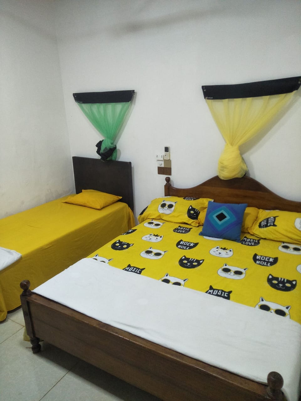 Free WiFi, bed sheets