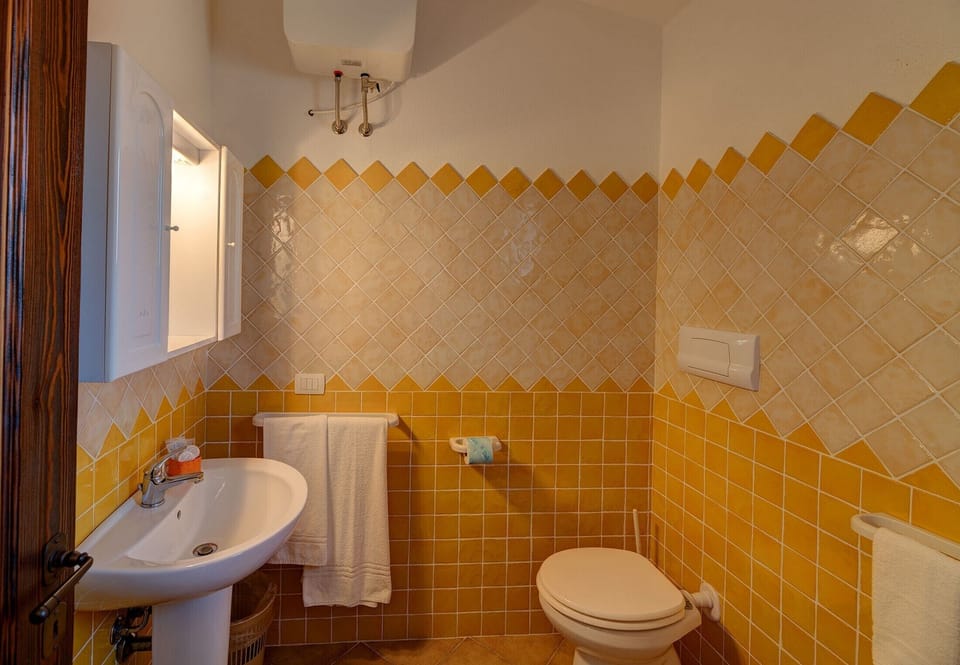 Apartment, Balcony | Bathroom