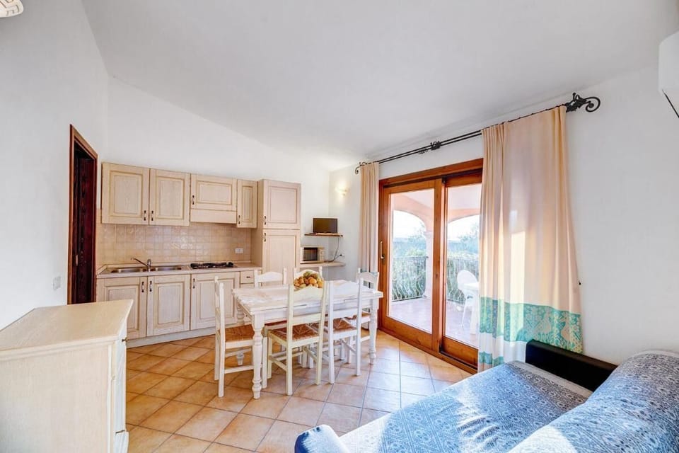 Apartment, Balcony | Living area