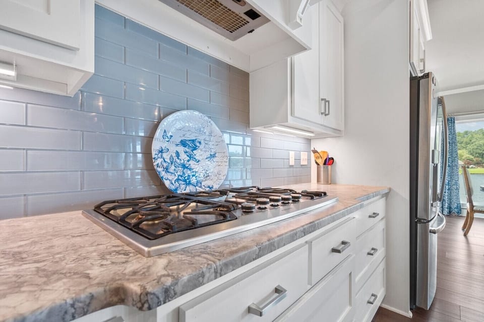 Stylish kitchen with granite countertops and gas cooktop.
