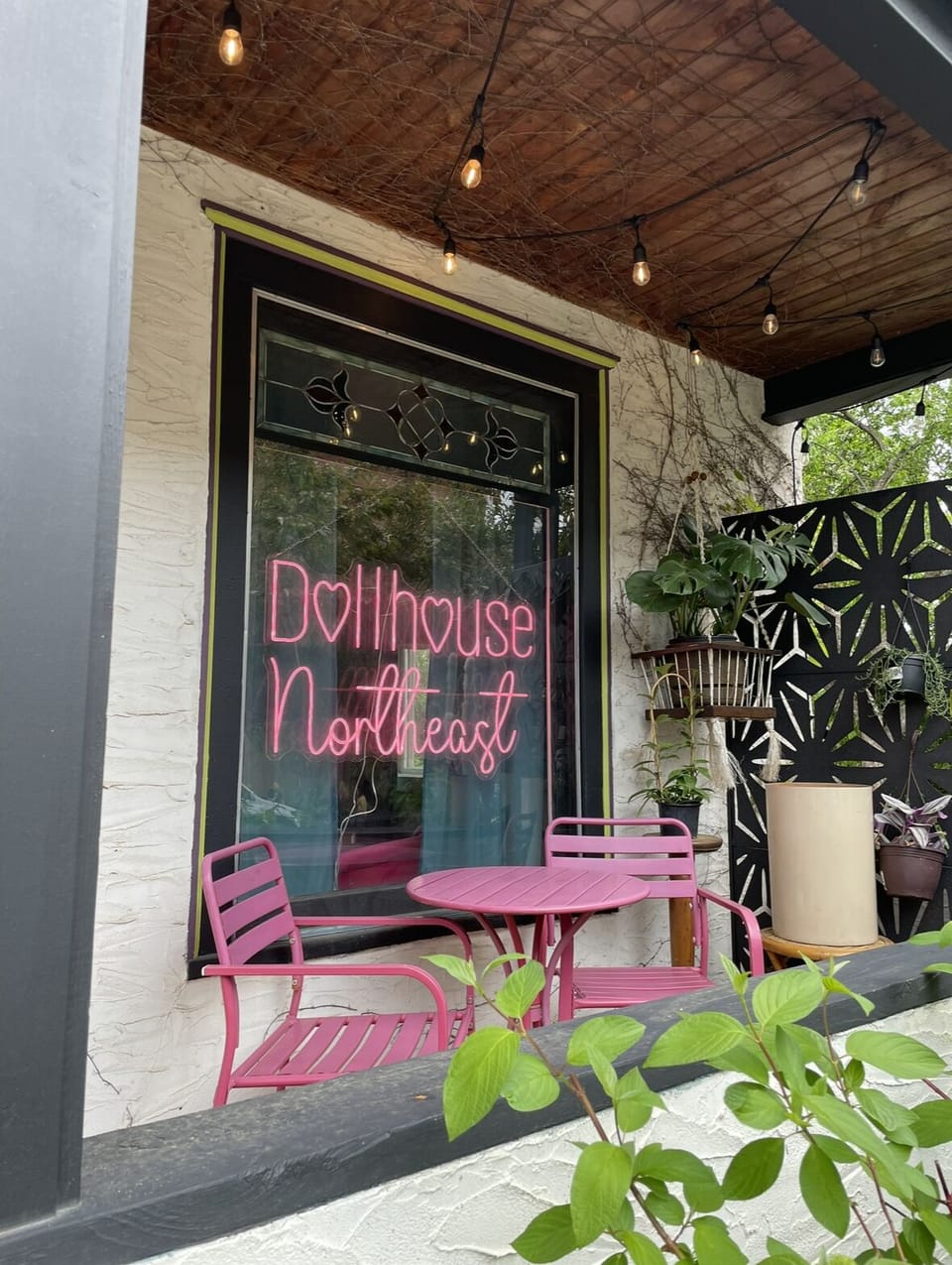 Welcome to Northeast Minneapolis Arts District! Award winning restaurants & bars