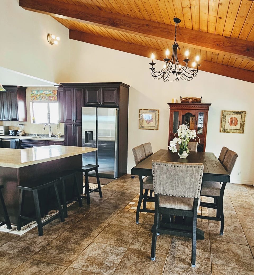 Dining Area Adjacent to Kitchen. Open Floorplan 