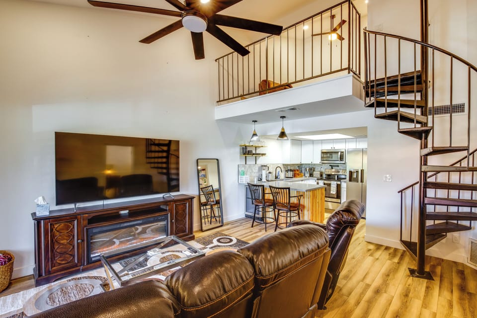 Living Room | Free WiFi | Keyless Entry | Community Amenities