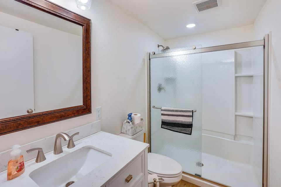 Bathroom | Complimentary Toiletries | Towels Provided