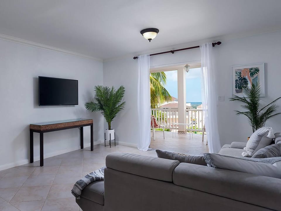 Apartment, 2 Bedrooms, Balcony, Garden View | Living area
