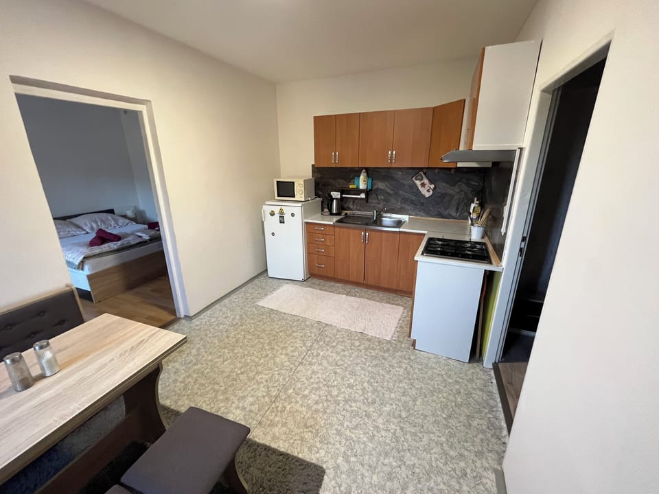 Deluxe Room | 1 bedroom, hypo-allergenic bedding, desk, laptop workspace