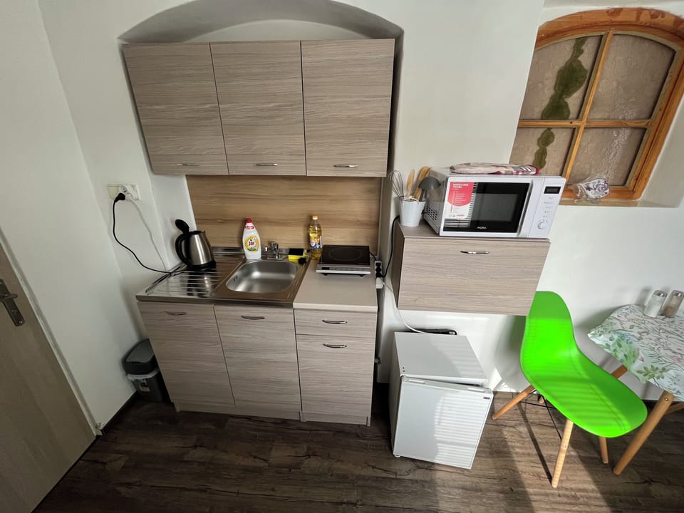Comfort Room | 1 bedroom, hypo-allergenic bedding, desk, laptop workspace
