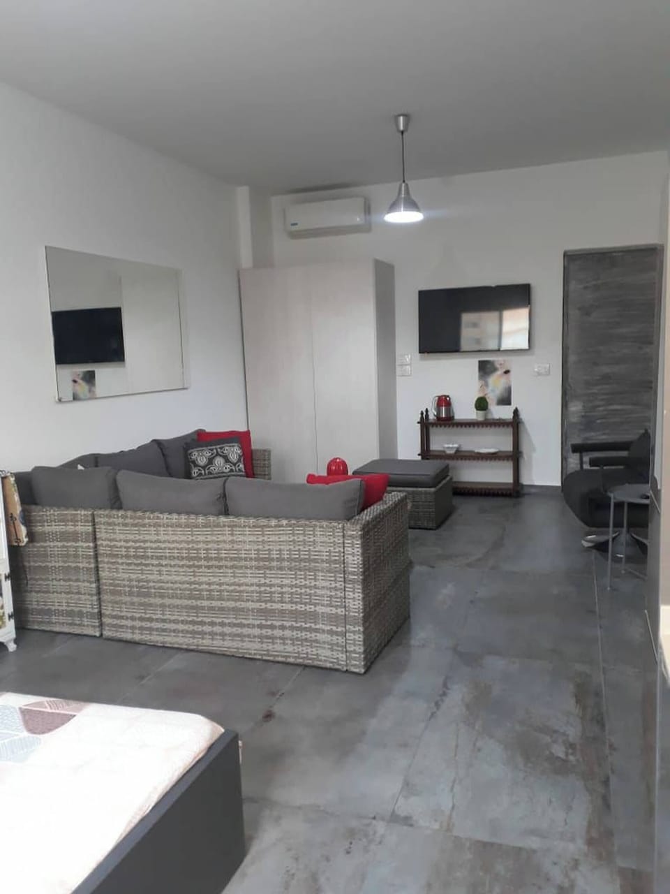 Studio, 1 Bedroom, Smoking, City View | Living area