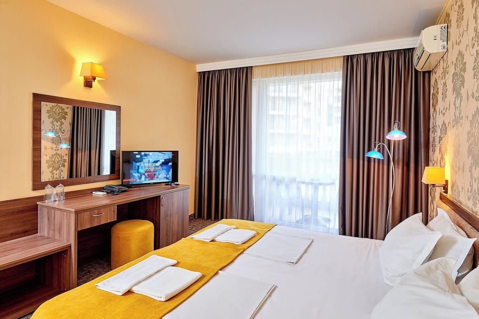 In-room safe, desk, free WiFi, bed sheets