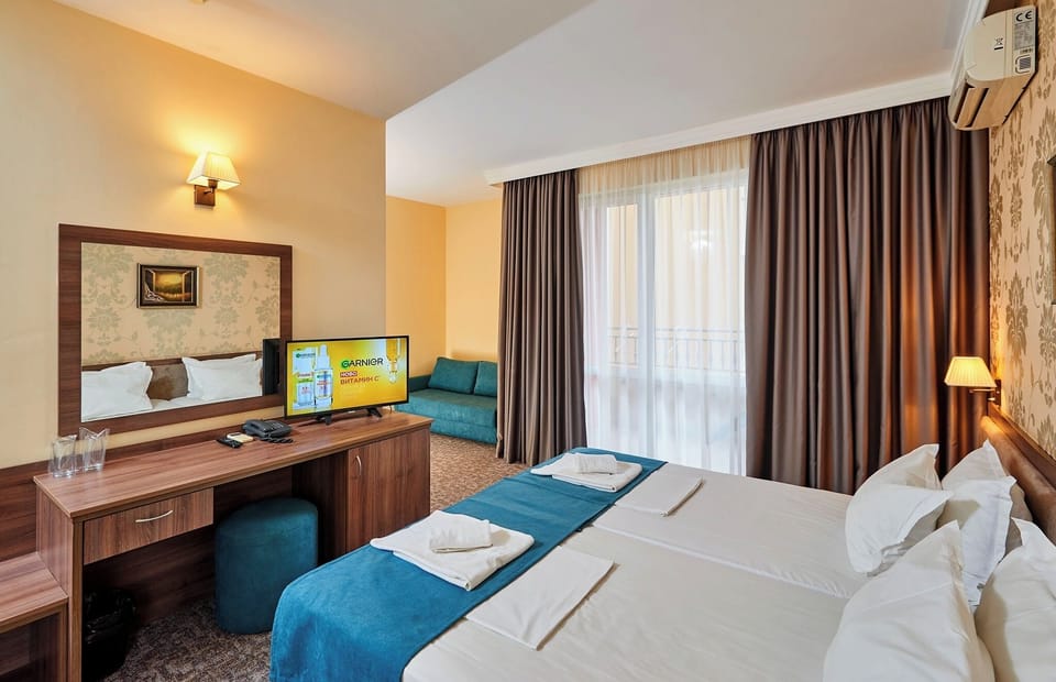 Junior Suite (3 adults + 1 child) | In-room safe, desk, free WiFi, bed sheets