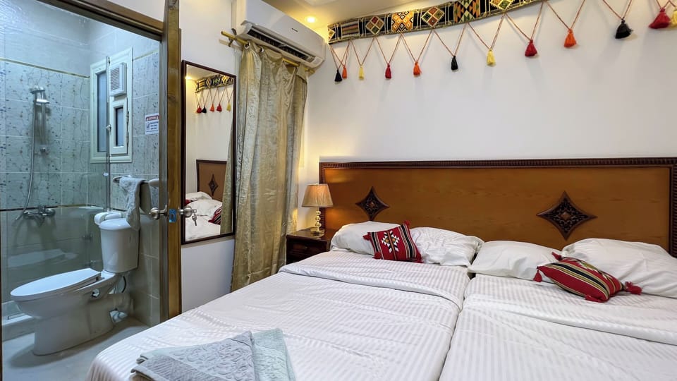 Deluxe Double or Twin Room | Bathroom | Shower, hair dryer, towels, soap