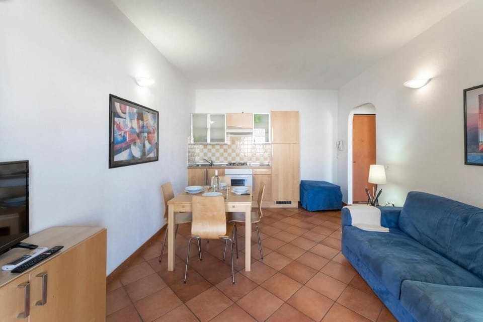 Apartment, 1 Bedroom, Balcony | Living area