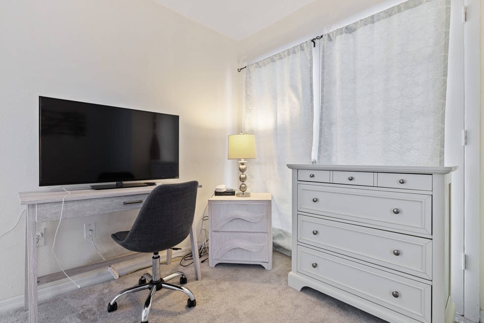 TV and Work area in 3rd Bedroom!