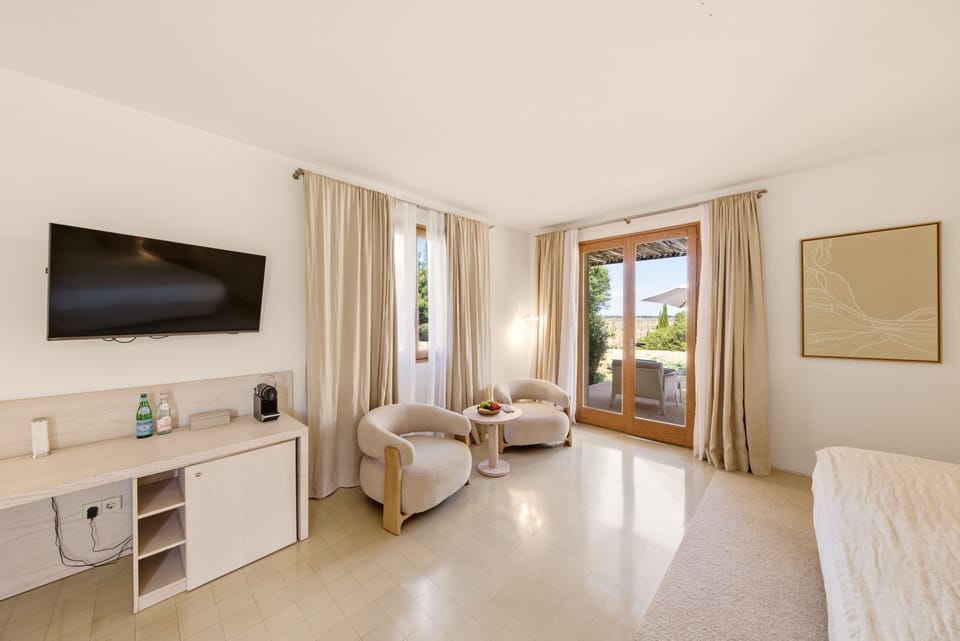 Premium bedding, down comforters, pillowtop beds, minibar