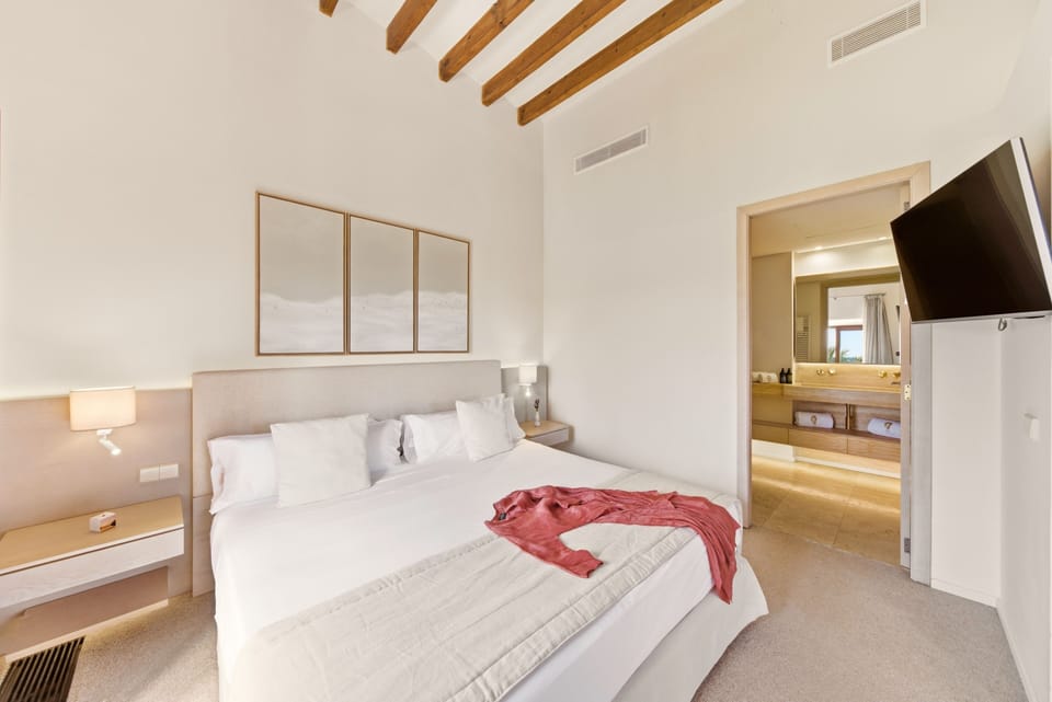 Premium bedding, down comforters, pillowtop beds, minibar