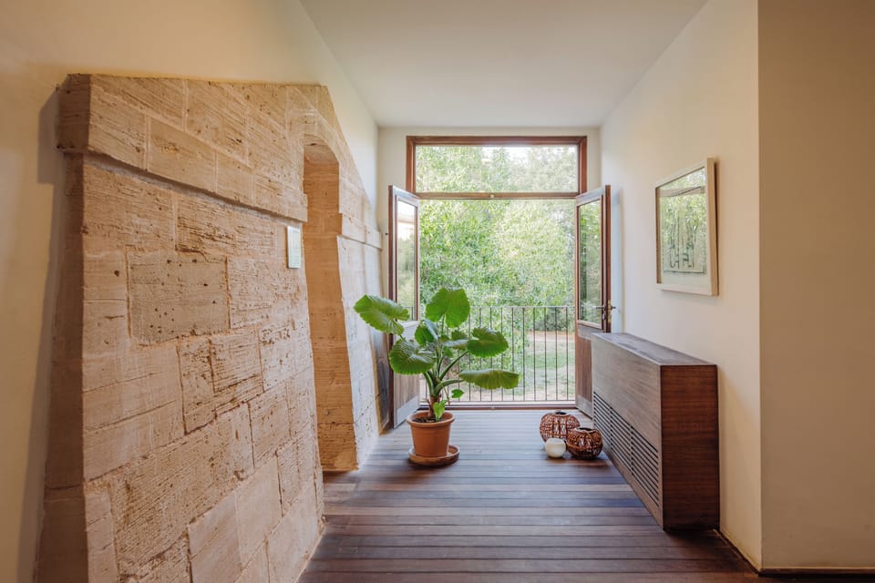Couples treatment rooms, sauna, hot tub, steam room, hot springs