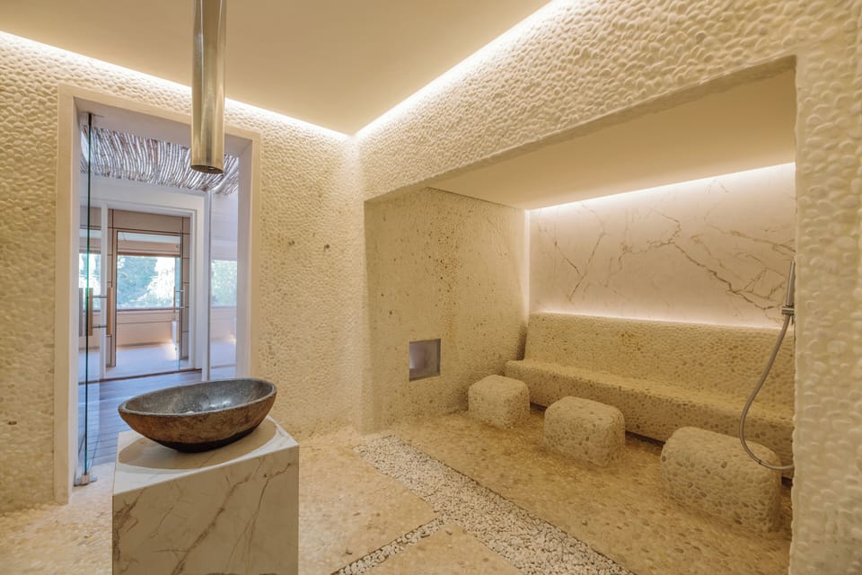 Couples treatment rooms, sauna, hot tub, steam room, hot springs