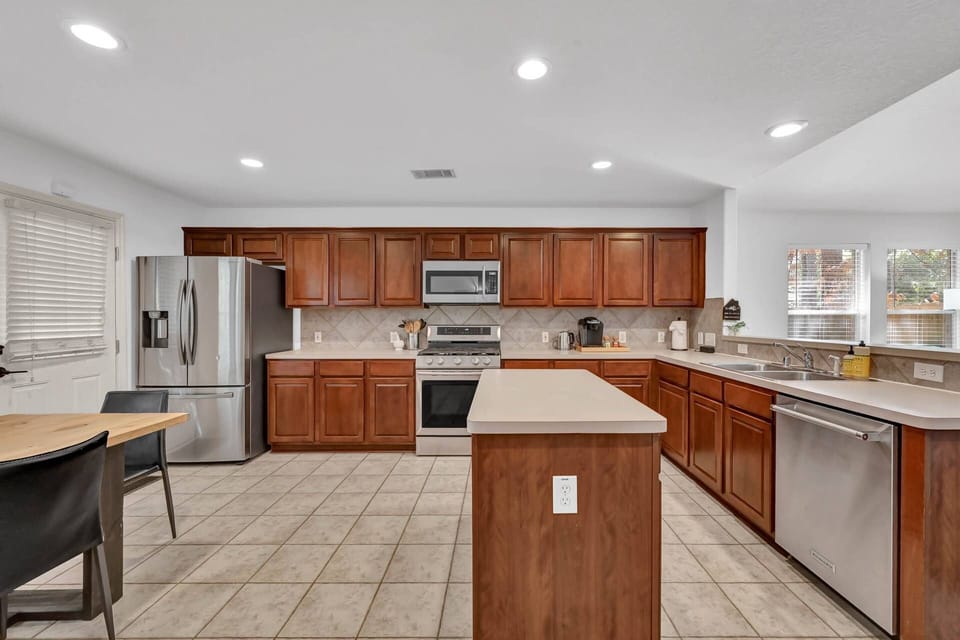 Fully equipped kitchen for all of your cooking/baking needs