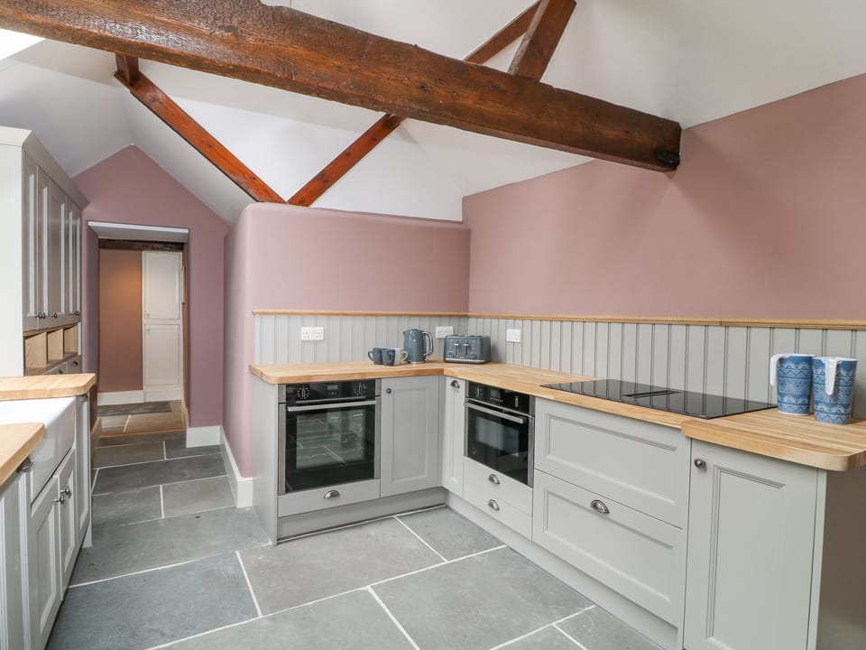 Cottage | Private kitchen | Fridge, dishwasher, electric kettle, cookware/dishes/utensils