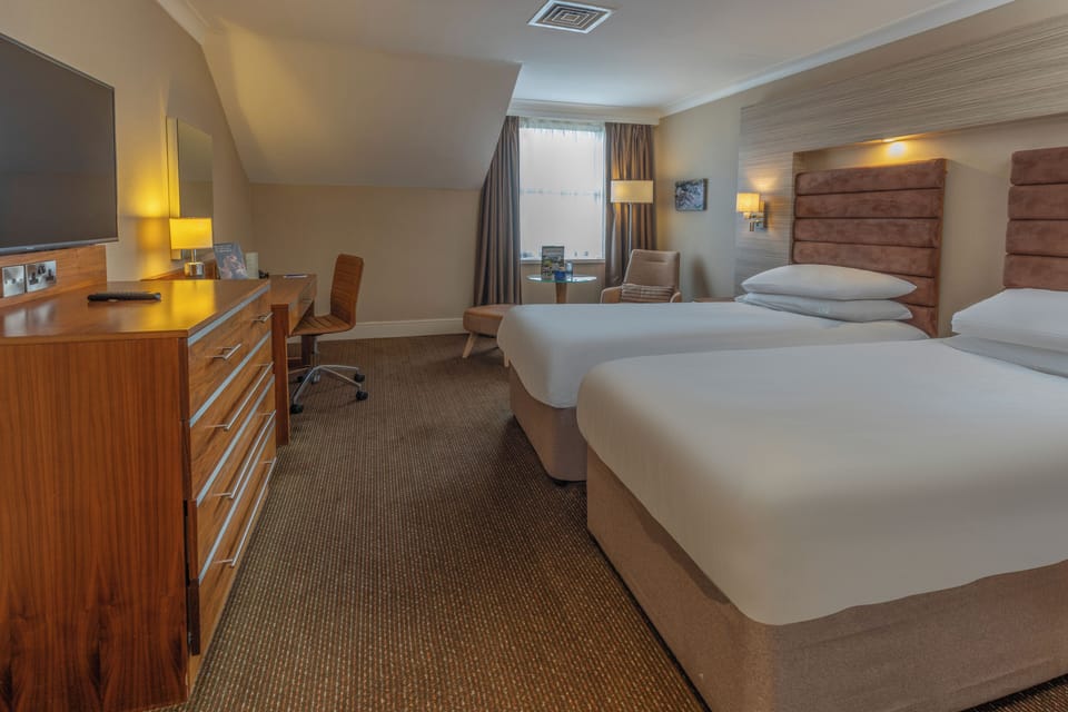 Superior Twin Room | In-room safe, desk, laptop workspace, blackout drapes